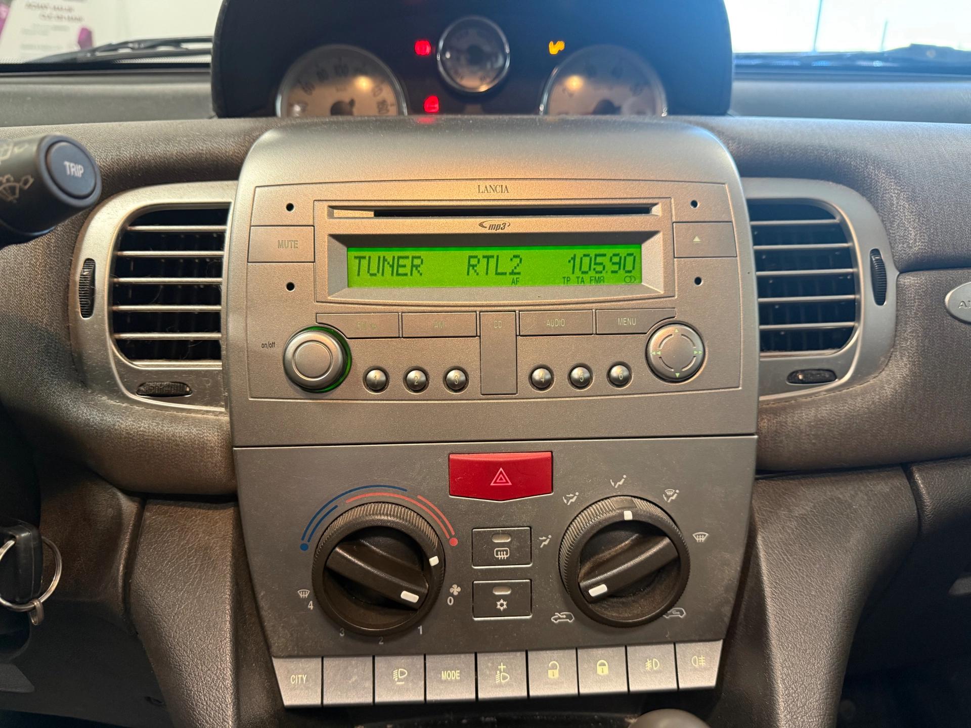 Lancia Ypsilon