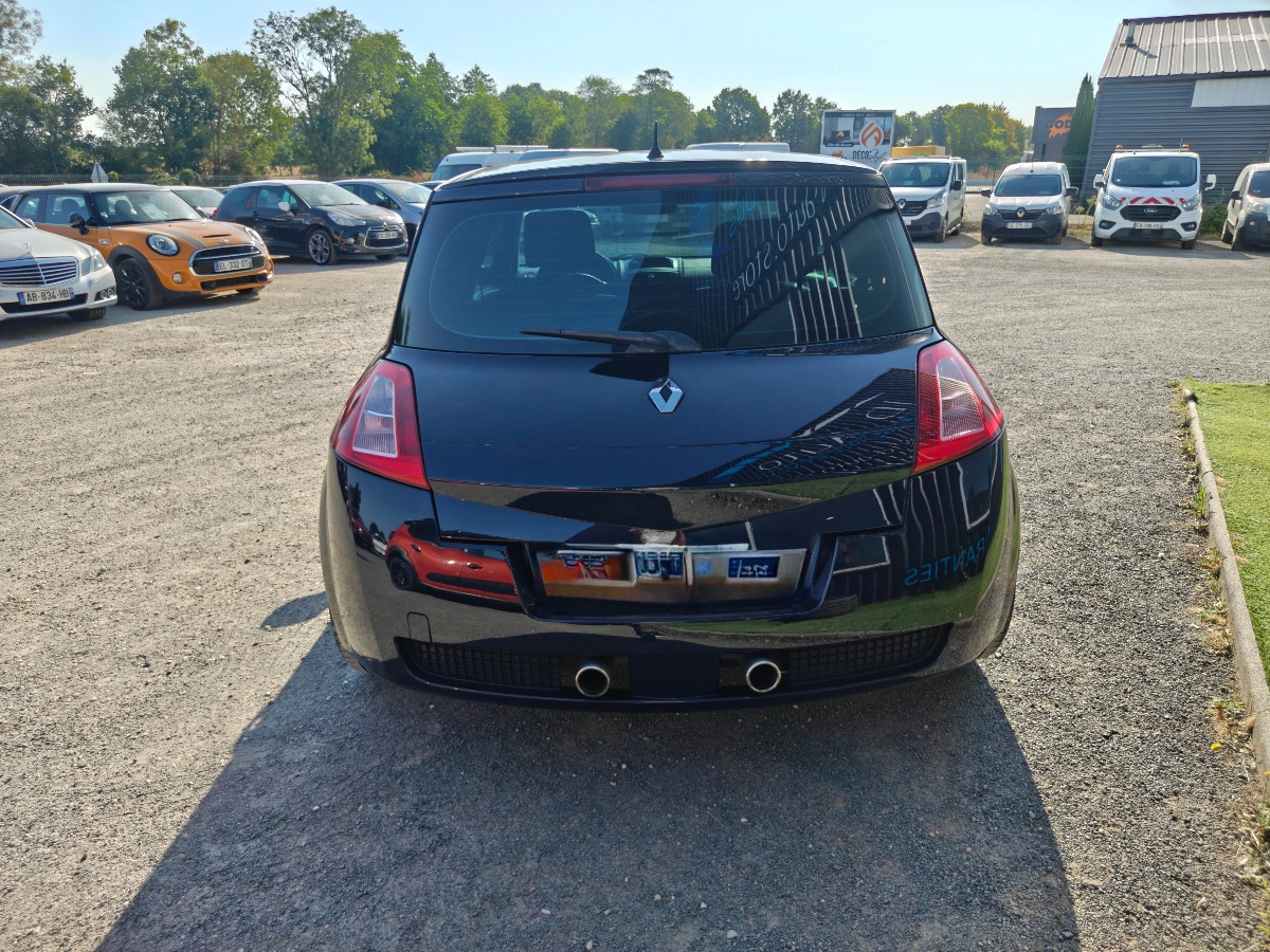 Renault Megane 2.0 225 RS — photo 4