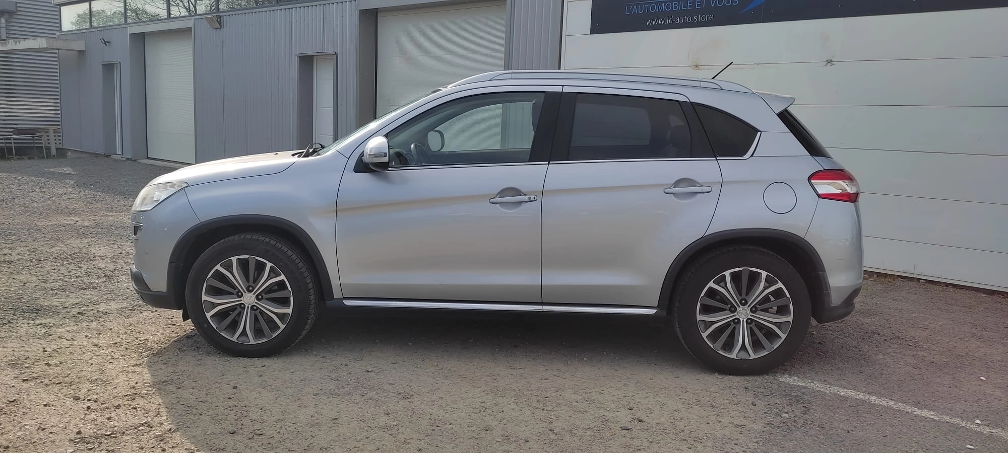 Peugeot 4008 1.6 HDI 115 4X4 START-STOP — photo 2