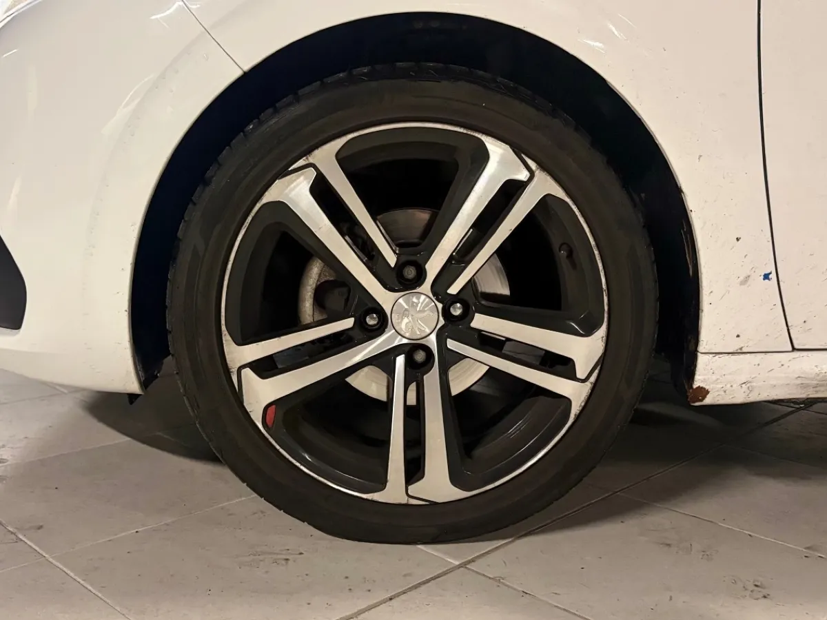 Peugeot 208 - photo 11