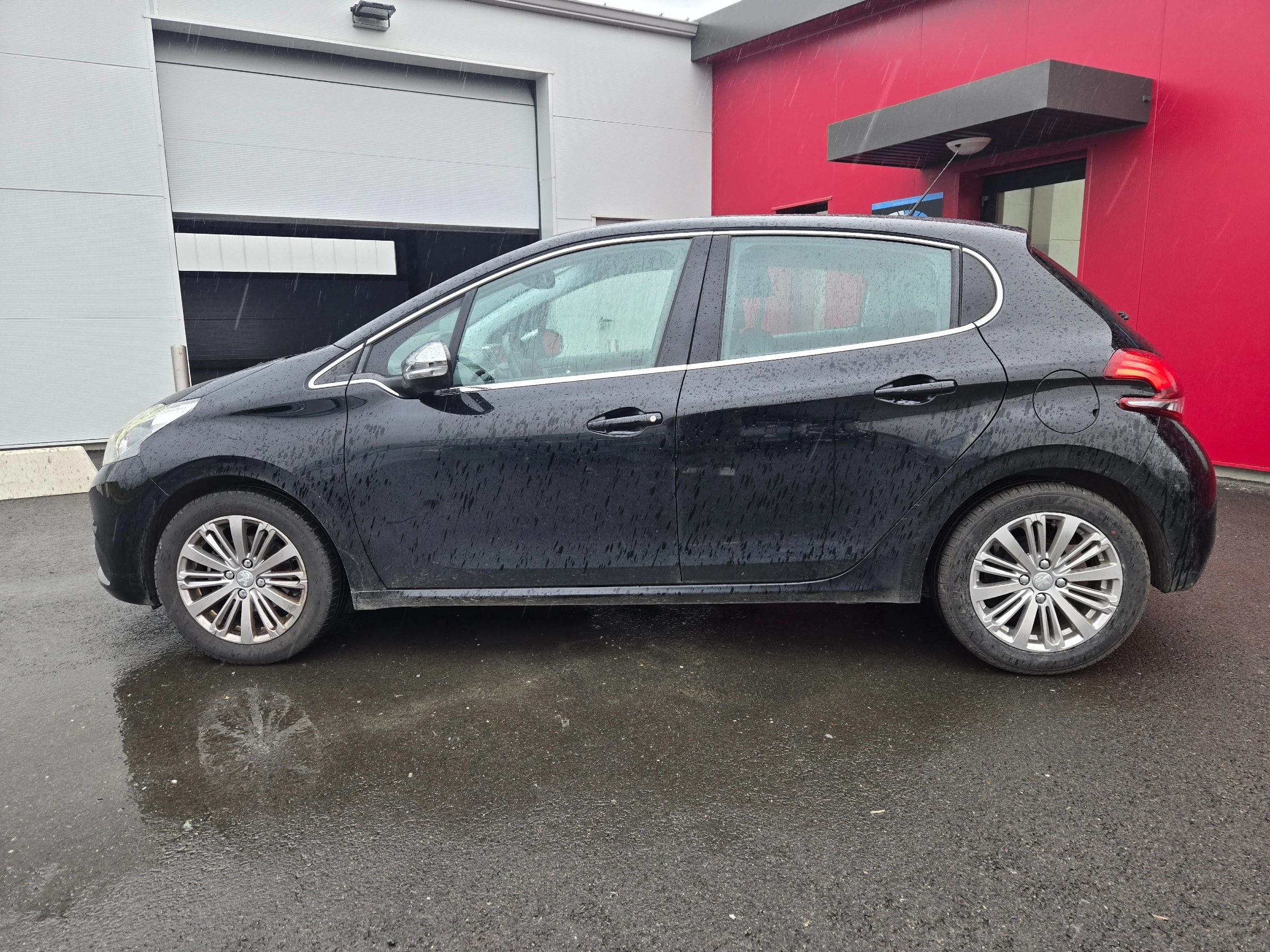 Peugeot 208 GENERATION-I 1.2 PURETECH 80 ALLURE, Garantie 1 an, trés bon état de présentation — photo 2
