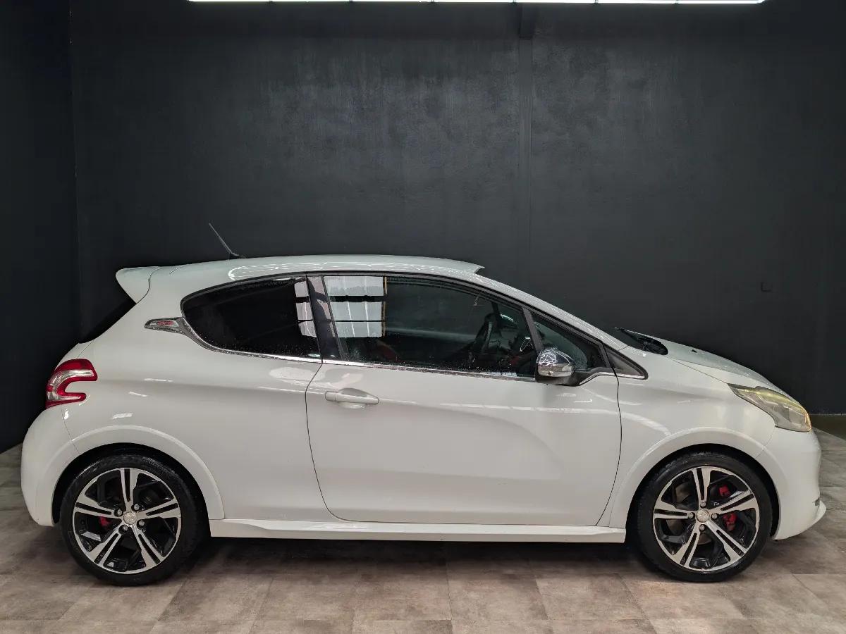 Peugeot 208 GENERATION-I 1.6 THP 200 GTI