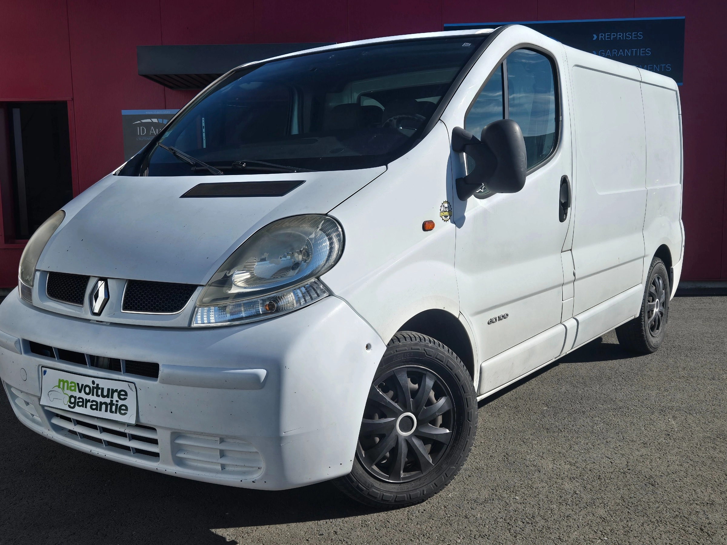 Voiture d'occasion Renault Trafic Vu en Vendée chez IDE AUTO