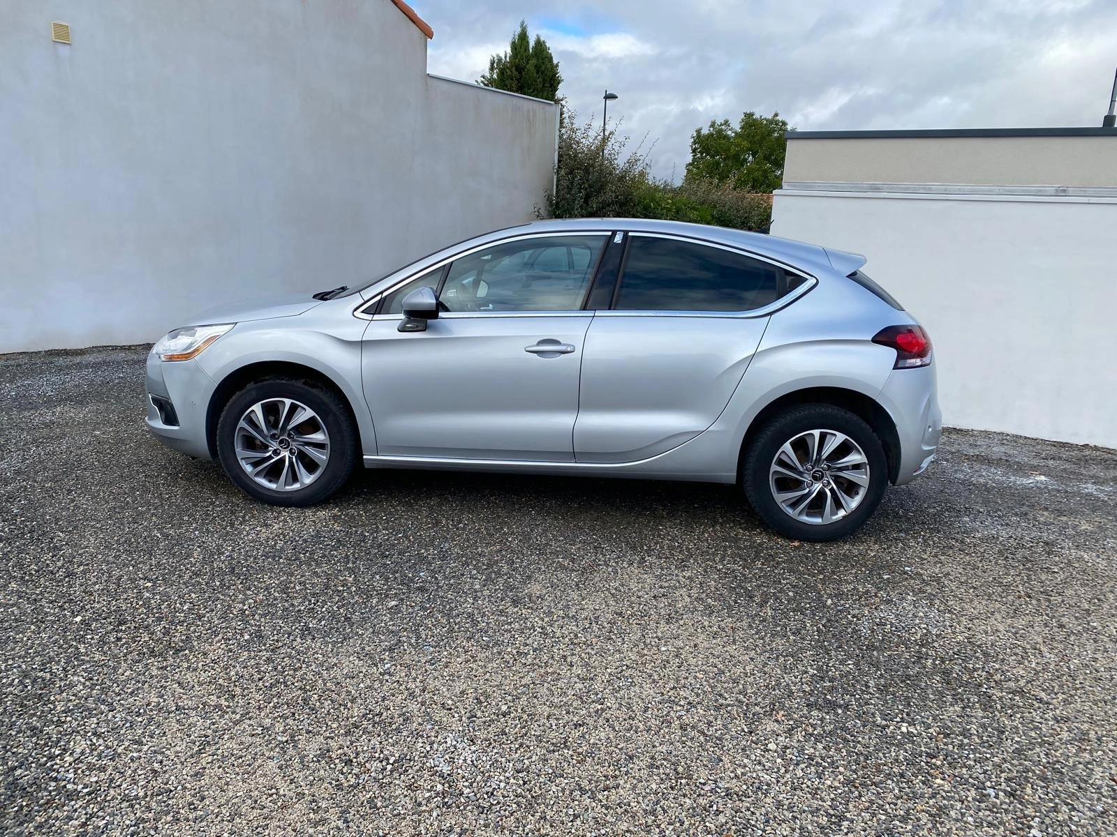 Ds Automobiles Ds 4 1.6 HDI 110 SOCHIC Garantie 12 MOIS — photo 2