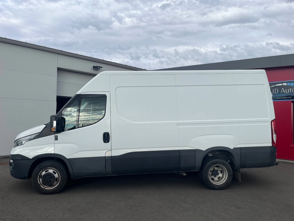 Iveco Daily 35C14 2.3 FOURGON Garantie 12 mois — photo 2